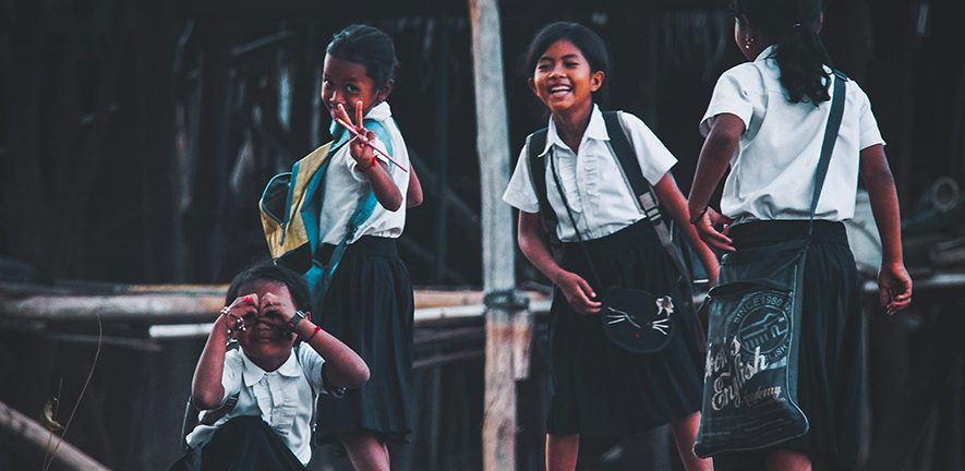 Happy playful school children in Cambodia | Thiago Rocha | Unsplash
